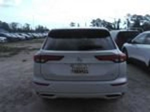 Used 2024 Mitsubishi Outlander SE AWD/4WD image 4