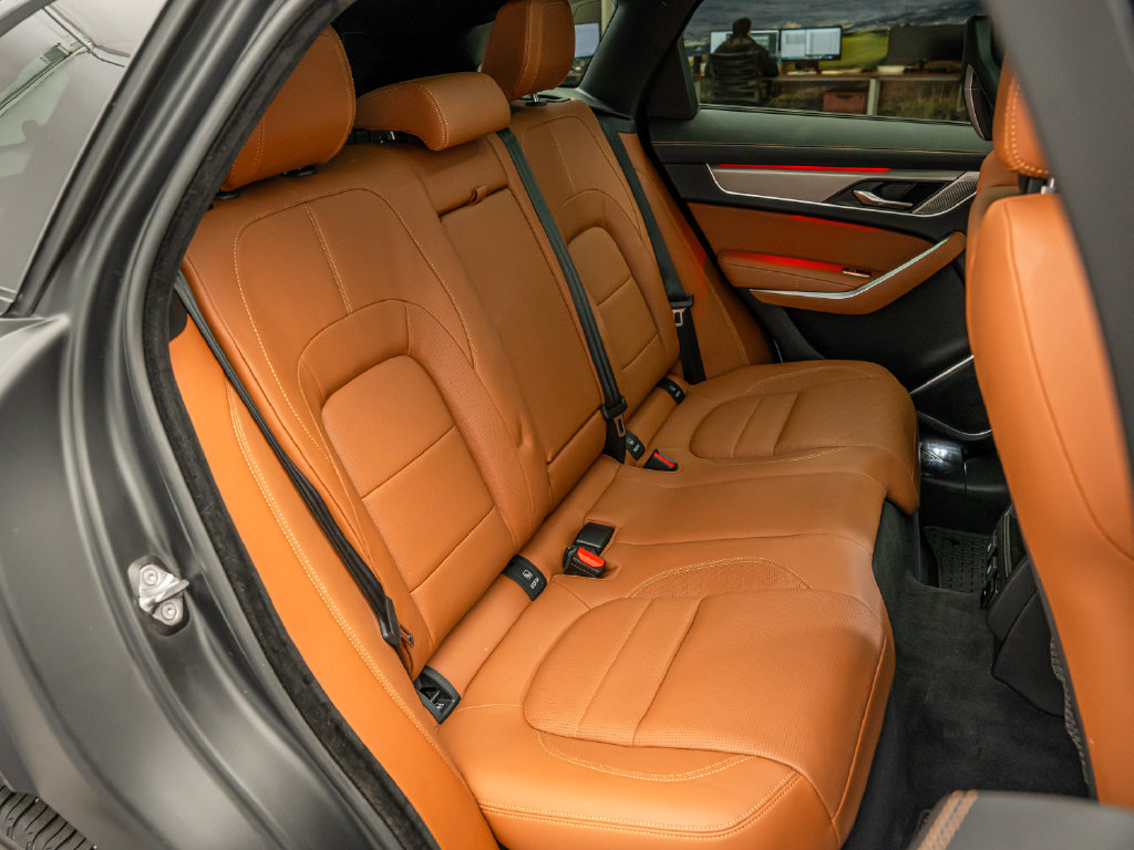 Used 2025 Jaguar F-PACE R-Dynamic S AWD/4WD image 44