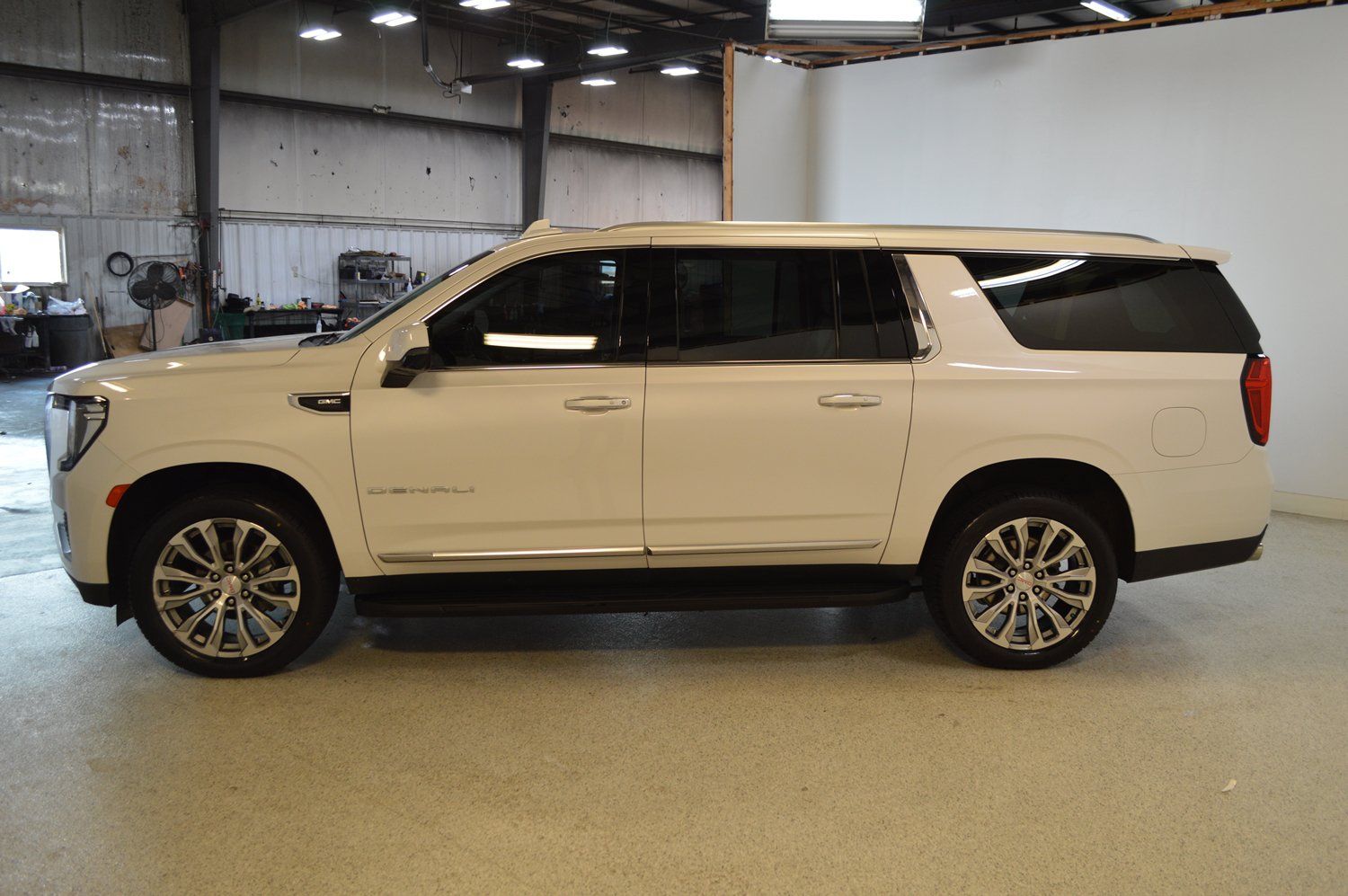 Used 2023 GMC Yukon XL Denali w/ LPO, Floor Liner Package AWD/4WD image 6