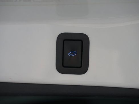 Used 2017 Toyota Highlander Limited FWD image 36