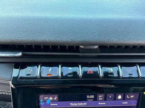 Used 2023 Jeep Grand Cherokee L Laredo image 31