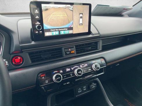 Used 2025 Honda Pilot TrailSport image 14