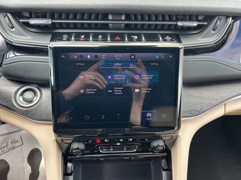 Used 2023 Jeep Grand Cherokee Limited w/ Luxury Tech Group II AWD/4WD image 19