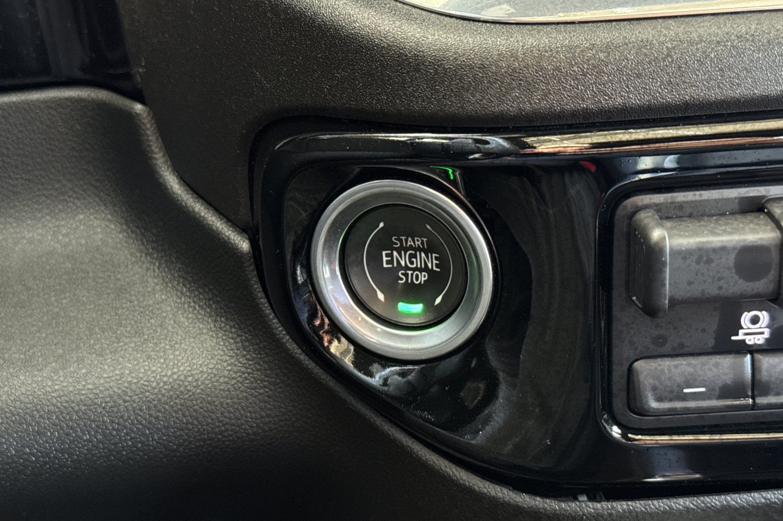 Used 2024 Chevrolet Silverado 1500 High Country w/ High Country Premium Package AWD/4WD image 34