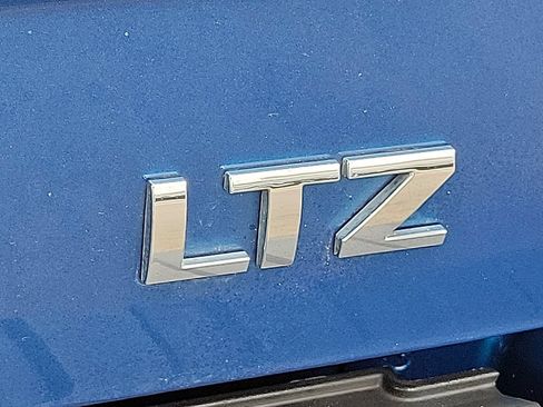 Used 2018 Chevrolet Silverado 1500 LTZ Z71 w/ LTZ Plus Package AWD/4WD image 9