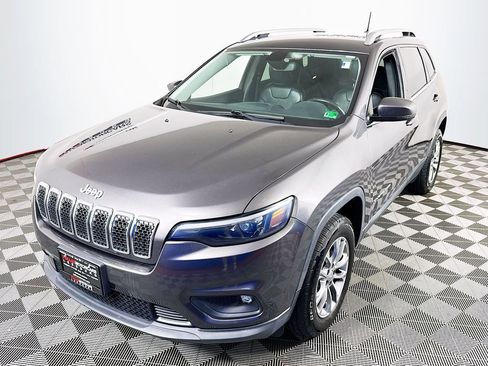 Used 2019 Jeep Cherokee Latitude Plus w/ Comfort/Convenience Group AWD/4WD image 3
