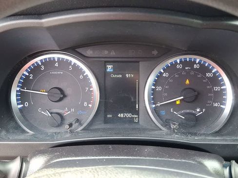 Used 2019 Toyota Highlander LE AWD/4WD image 12