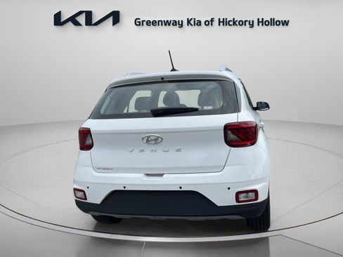 Used 2024 Hyundai Venue SEL FWD image 6