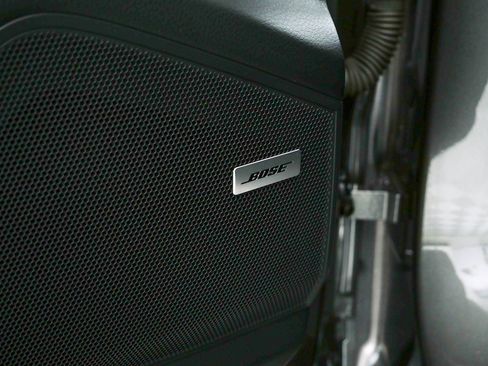 Certified 2024 Porsche Cayenne S image 7