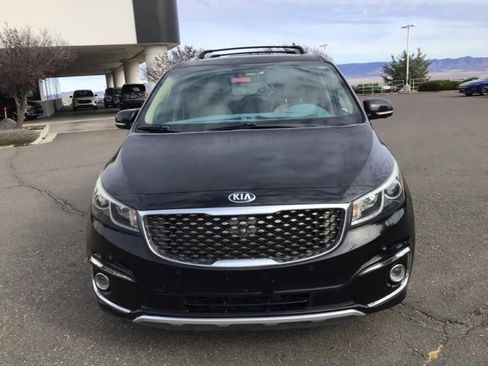 Used 2017 Kia Sedona SX Limited w/ Option Group 030 image 3