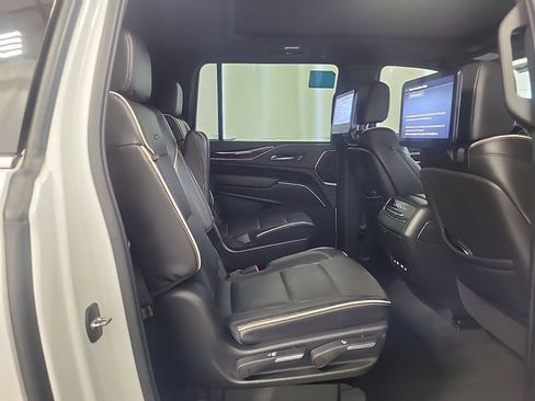 Used 2021 Cadillac Escalade ESV Premium Luxury w/ Performance Package AWD/4WD image 6