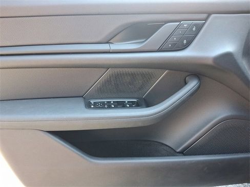 Used 2023 Porsche Taycan image 12