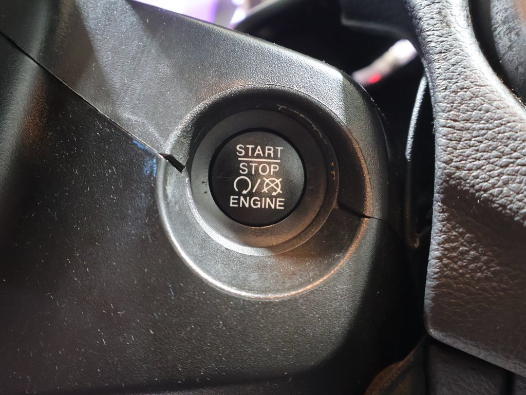 Used 2018 Jeep Compass Latitude AWD/4WD image 25