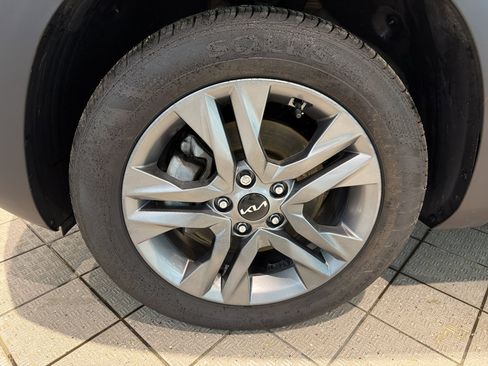 Used 2022 Kia Seltos LX image 9