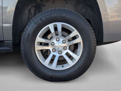 Used 2018 Chevrolet Suburban LS AWD/4WD image 9
