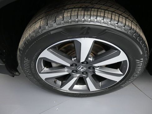Certified 2024 Honda Pilot Touring image 14