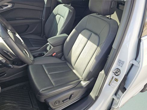 Used 2023 Audi Q4 e-tron Premium Plus image 6