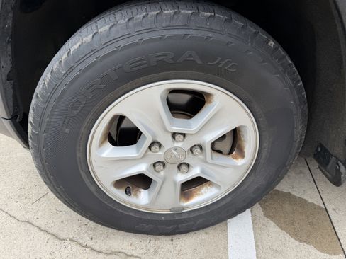 Used 2015 Jeep Grand Cherokee Laredo w/ Quick Order Package 23E RWD image 36