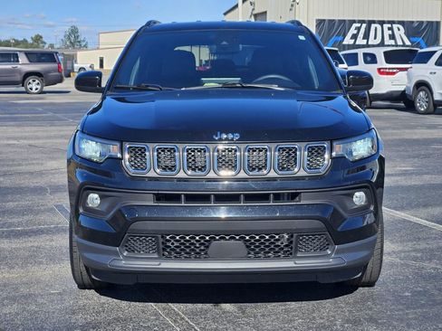 Used 2024 Jeep Compass Latitude image 2