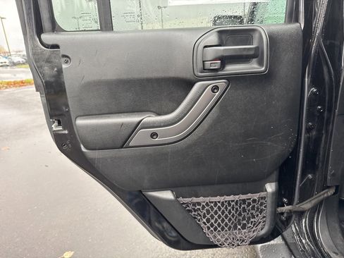 Used 2018 Jeep Wrangler Unlimited Sahara image 16