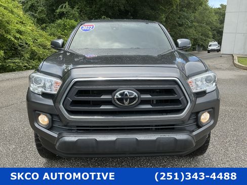Used 2022 Toyota Tacoma SR5 w/ Technology Package RWD image 8