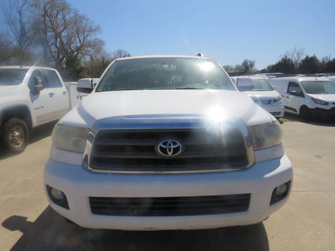 Used 2011 Toyota Sequoia SR5 image 2