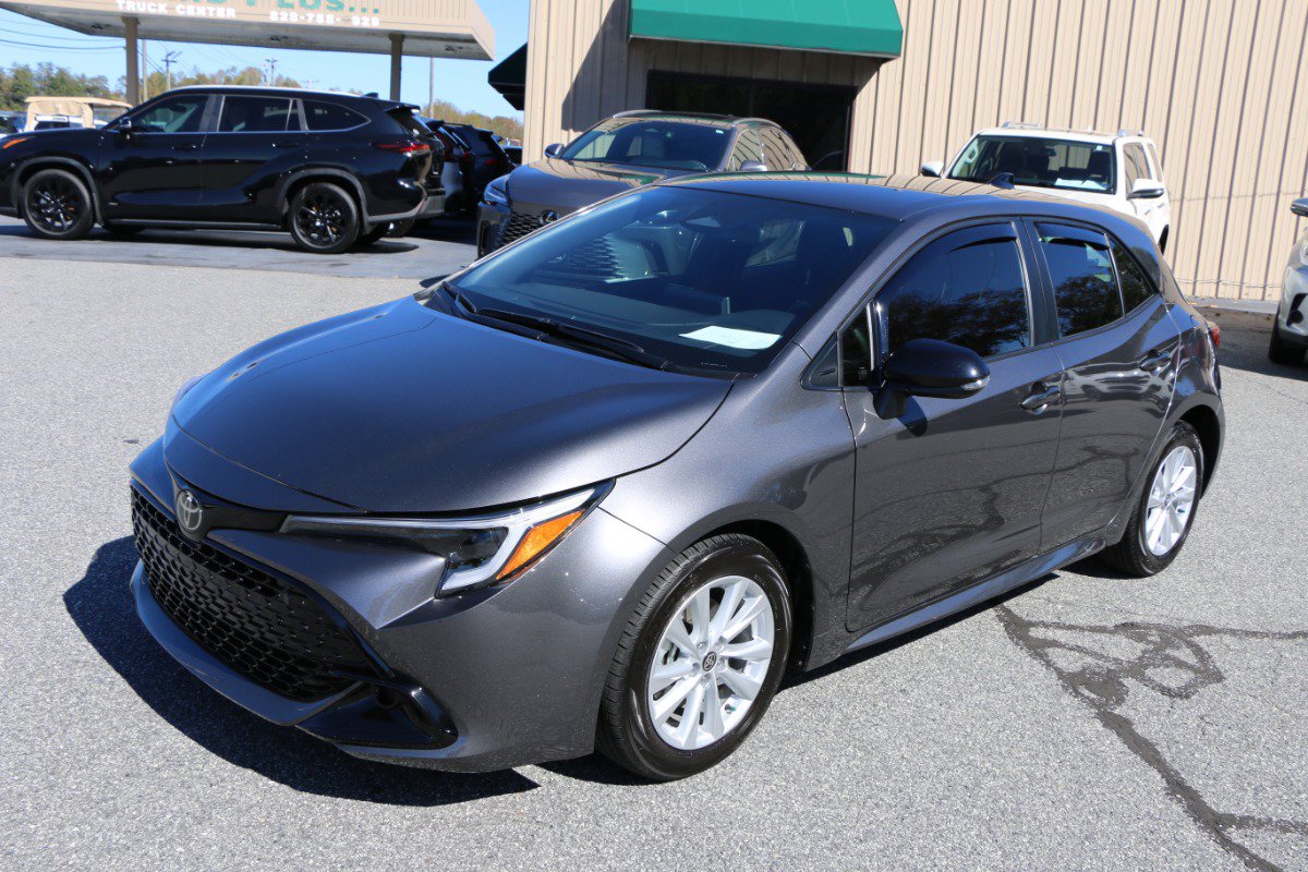 Used 2026 Toyota Corolla SE FWD image 1