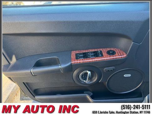 Used 2008 Jeep Commander Limited image 27