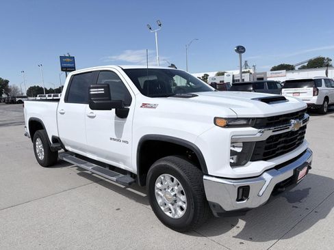 Used 2026 Chevrolet Silverado 2500 LT AWD/4WD image 4