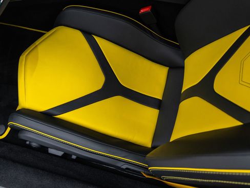 Used 2025 Lamborghini Revuelto AWD/4WD image 30