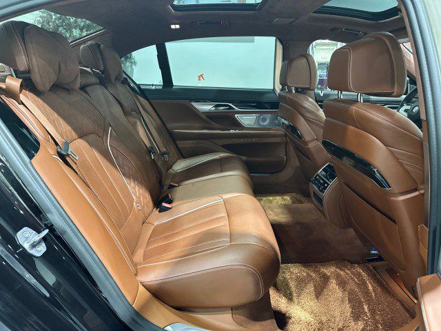 Used 2019 BMW M760i xDrive w/ Luxury Rear Seating Package AWD/4WD image 59