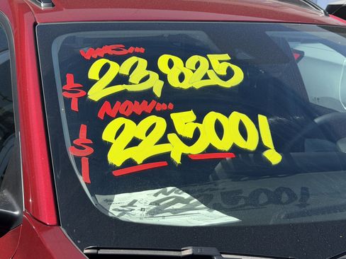 Used 2024 Chevrolet Trax LT w/ Driver Confidence Package FWD image 2