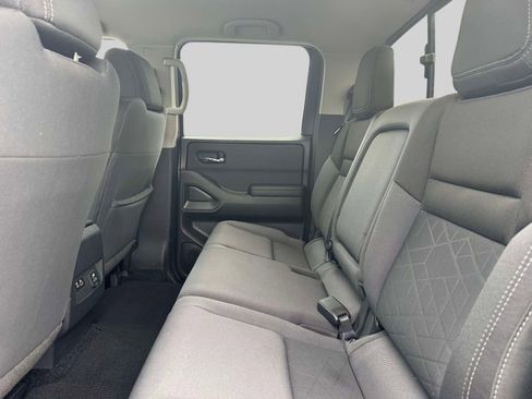 Used 2025 Nissan Frontier SV w/ SV Convenience Package image 11