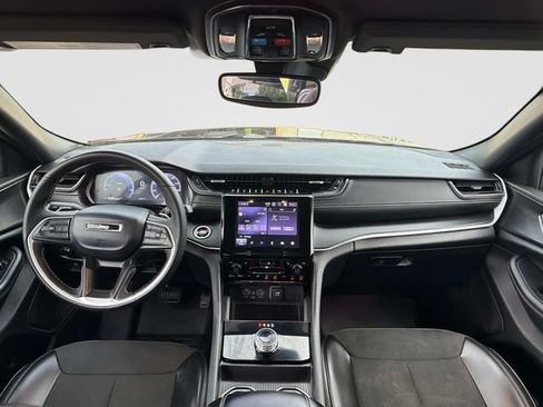 Used 2025 Jeep Grand Cherokee L Altitude AWD/4WD image 18