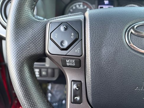 Used 2018 Toyota Tacoma TRD Off-Road w/ Technology Package AWD/4WD image 14