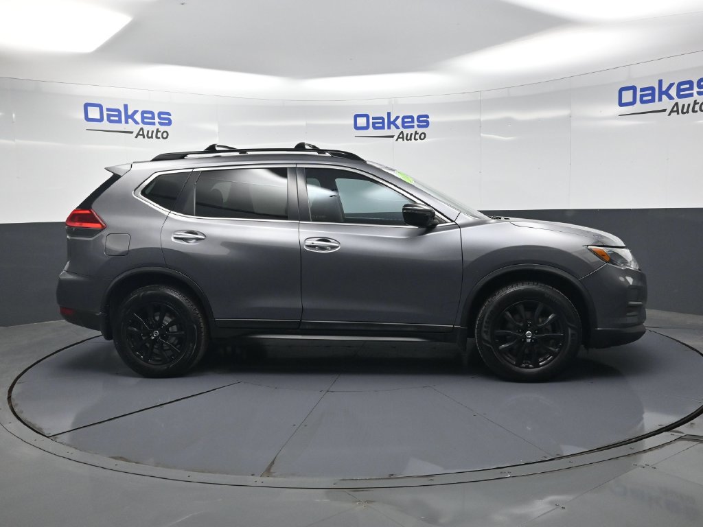 Used 2017 Nissan Rogue SV w/ Midnight Edition AWD/4WD image 8