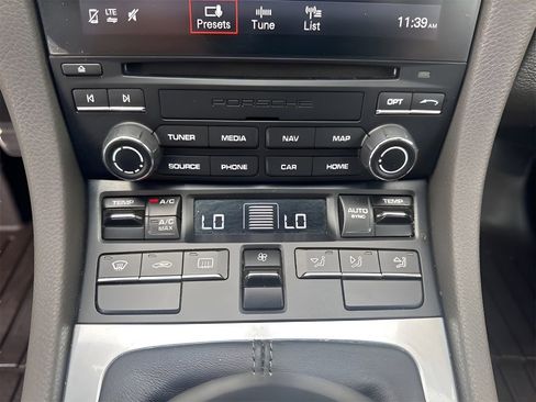 Used 2018 Porsche 911 Carrera image 18