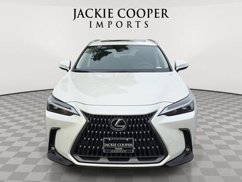 Used 2025 Lexus NX 250 FWD image 2