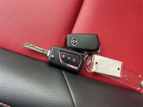 Used 2023 Toyota Corolla LE image 31