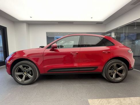 New 2026 Porsche Macan image 2