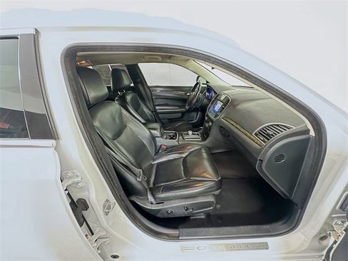 Used 2017 Chrysler 300 C w/ Safetytec Plus Group image 29