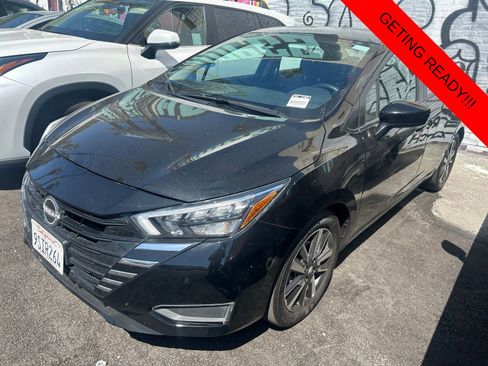 Used 2025 Nissan Versa SV FWD image 3