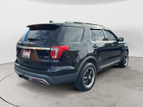 Used 2017 Ford Explorer XLT w/ Equipment Group 201A image 5