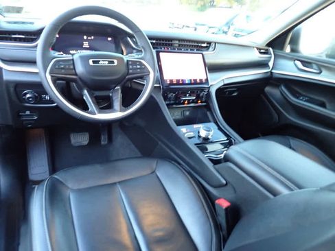 Used 2023 Jeep Grand Cherokee L Limited w/ Black Appearance Package image 15