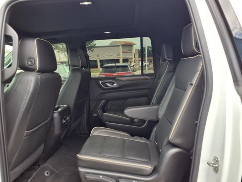 Used 2021 Chevrolet Suburban Premier w/ Premium Package RWD image 18