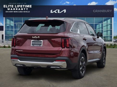 Certified 2025 Kia Sorento S FWD image 5