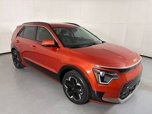Used 2023 Kia Niro Wind FWD image 2