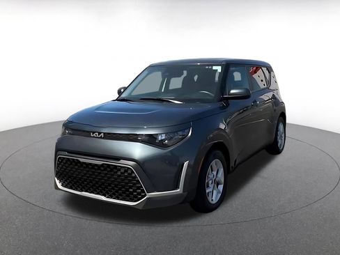 Used 2025 Kia Soul LX w/ LX Technology Package FWD image 7