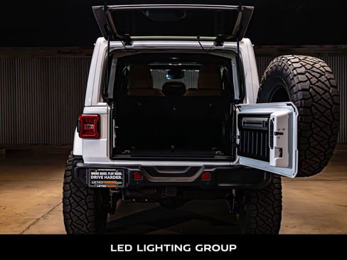 Used 2020 Jeep Wrangler Unlimited Sahara image 9