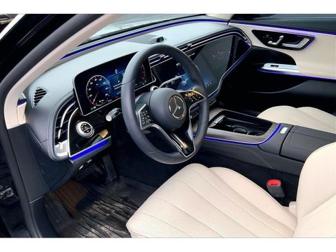 Used 2025 Mercedes-Benz E 350 4MATIC Sedan image 15